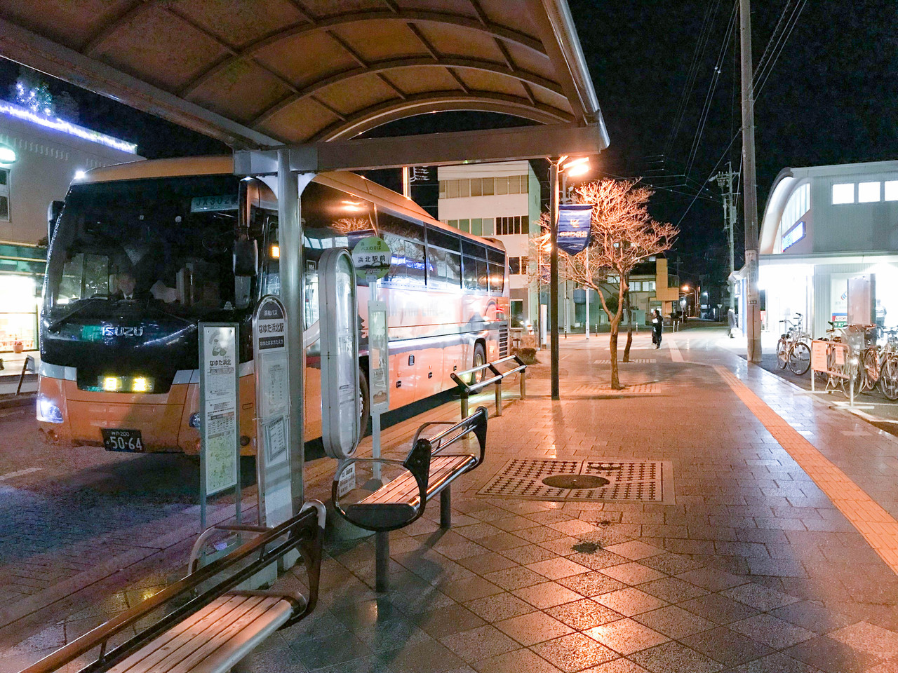 浜北駅前に京都 大阪 梅田 Usj 神戸行きの高速バスのバス停ができてた 1日1本運行の夜行バスが発着してるみたい 浜松つーしん